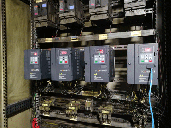 抢修照3.gif 抢修照3.gif